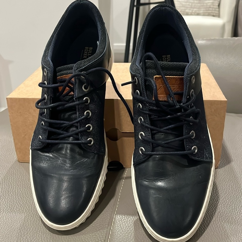 Very stylish pair of Bull Boxer shoes loafers in Navy. Size 13.  Don’t miss out!